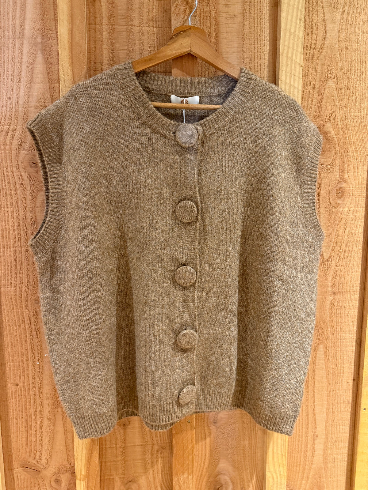 Gilet sans manches boutonné
