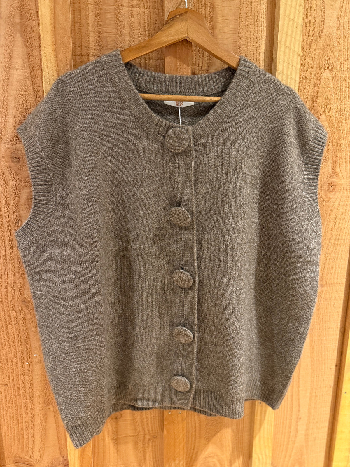 Gilet sans manches boutonné
